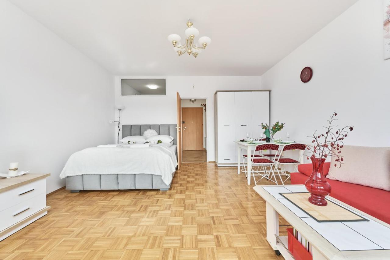 Apartments Wroclaw Legnicka By Noclegi Renters Bagian luar foto
